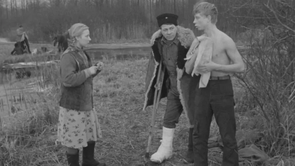 Кадр из фильма «Через кладбище» 2