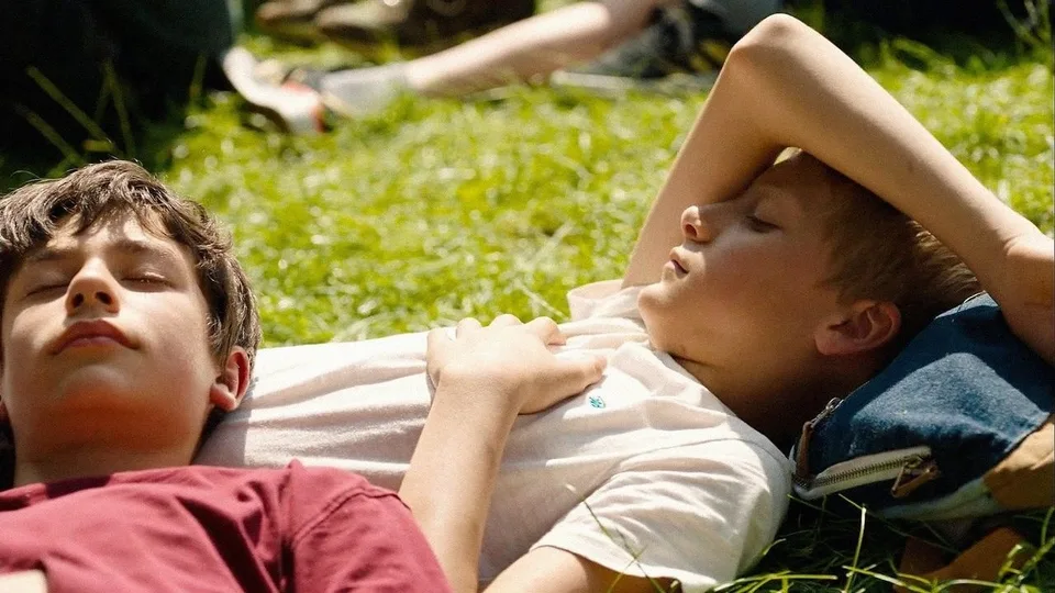 Кадр из фильма «Близко» 2