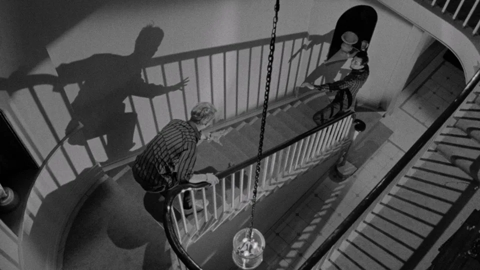Кадр из фильма «Слуга» 1