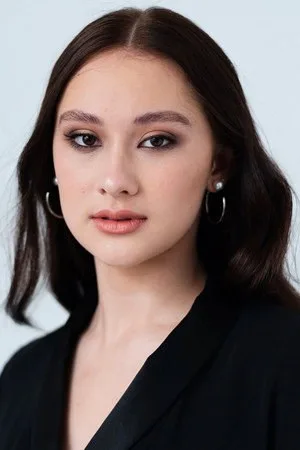 Лола Танг