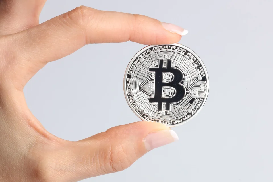 Биткоин опустился к $63,8 тыс. после попытки удержаться выше $65 тыс.