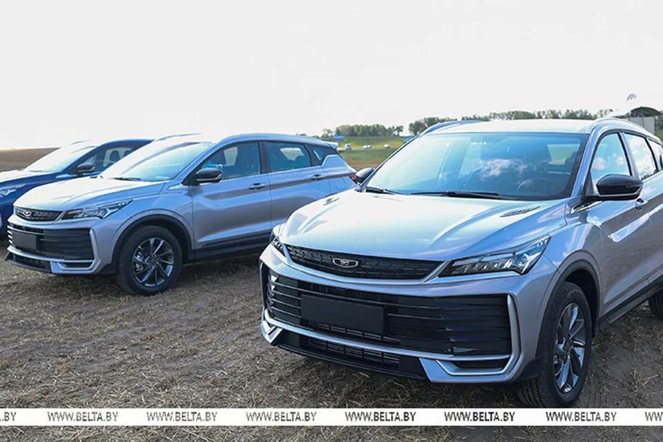 Передовикам жатвы вручили новые автомобили «БЕЛДЖИ»